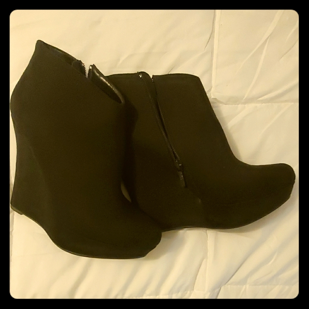 Michael Antonio NWOT Wedge Booties